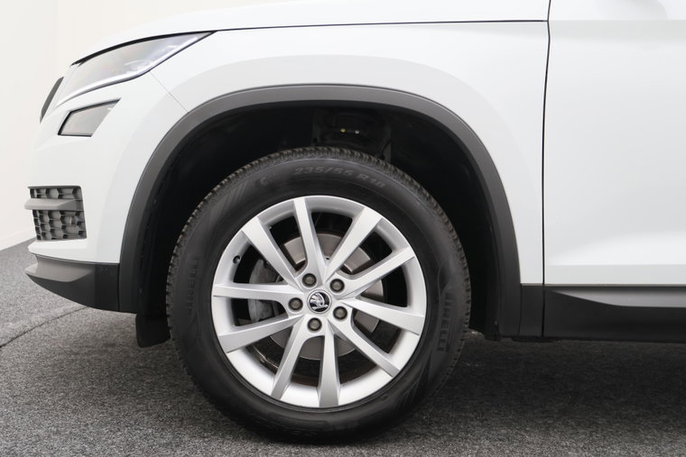 Vehicle Image 25