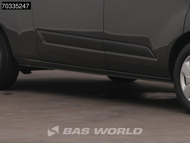Vehicle Image 32