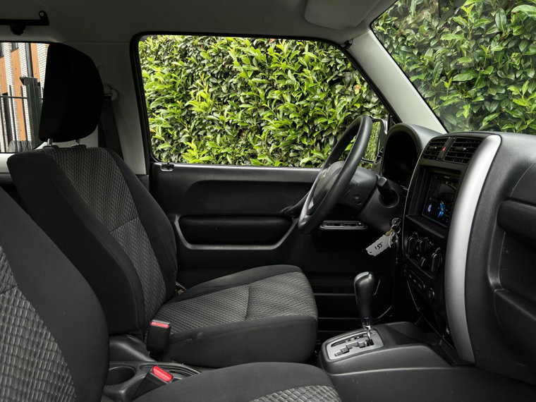 Vehicle Image 25