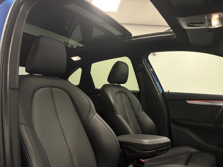 Vehicle Image 38
