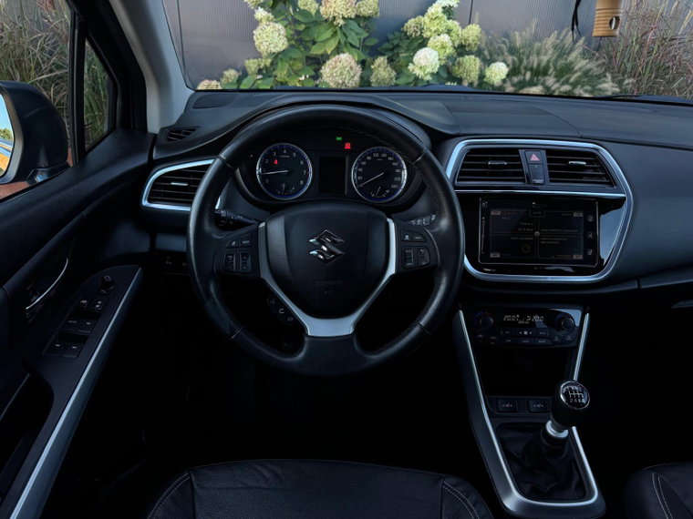 Vehicle Image 11