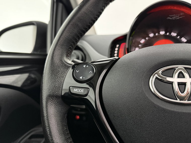 Vehicle Image 21