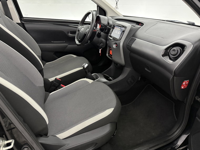 Vehicle Image 35