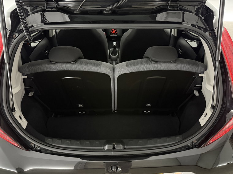 Vehicle Image 38