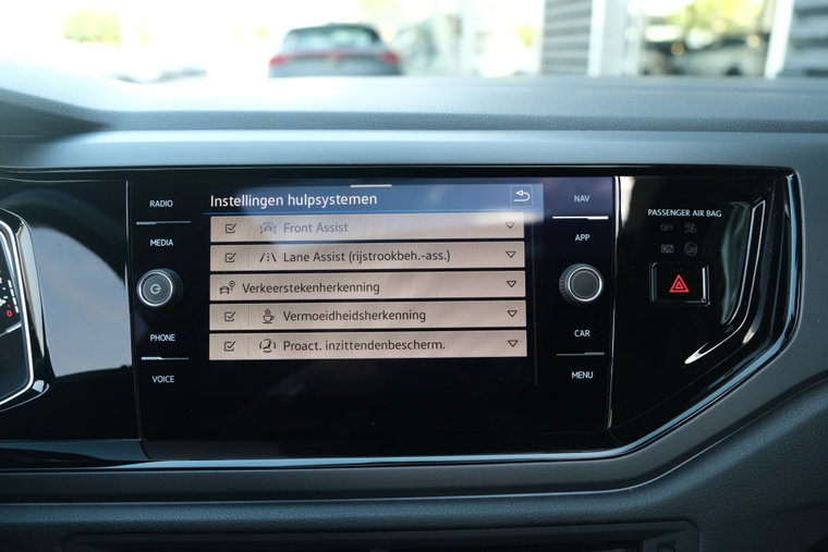 Vehicle Image 25