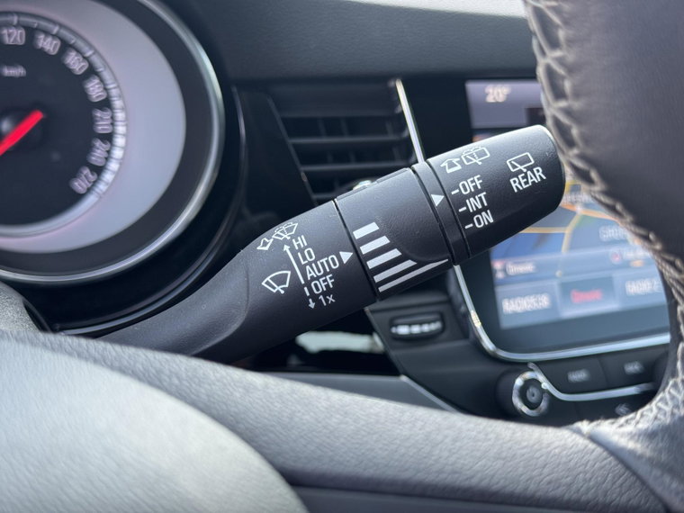 Vehicle Image 32