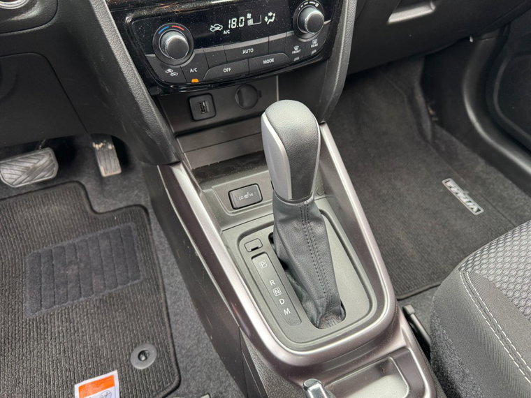 Vehicle Image 25