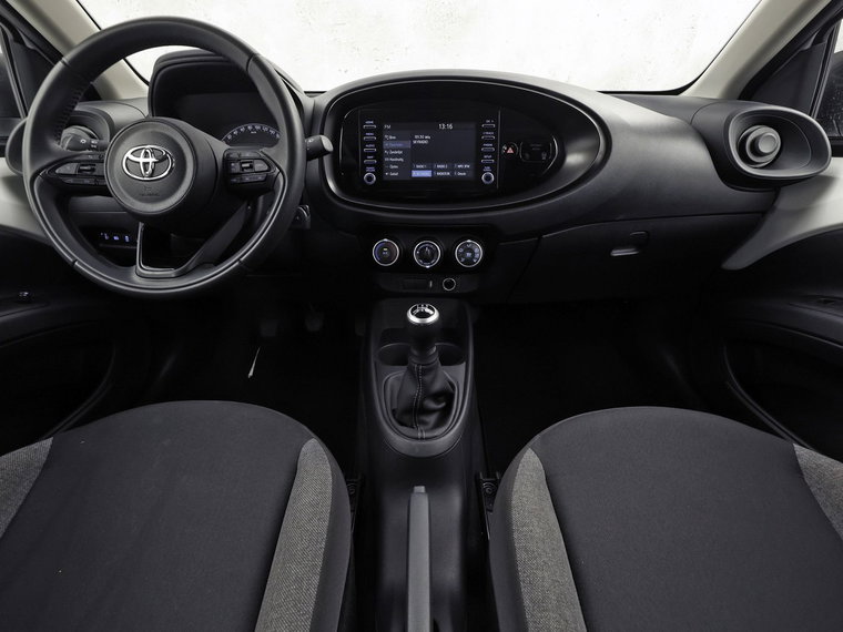 Vehicle Image 6
