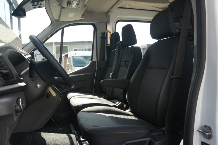 Vehicle Image 16