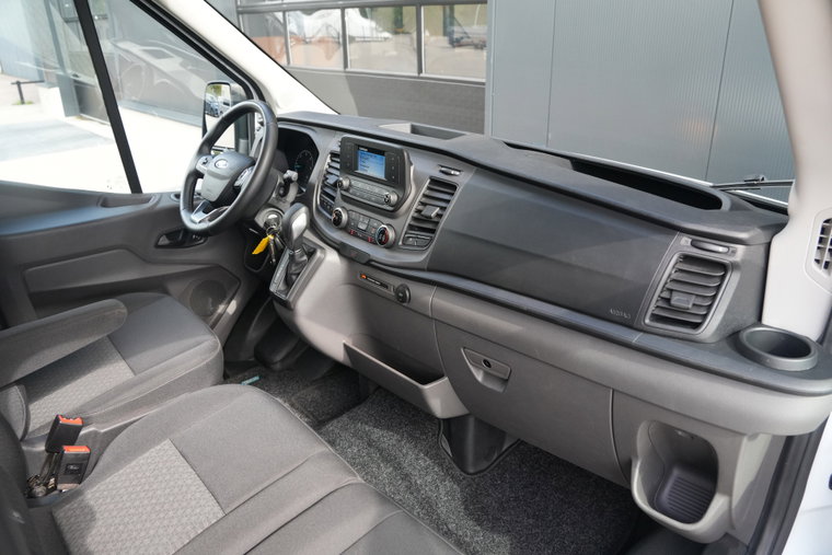 Vehicle Image 32
