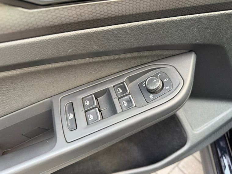 Vehicle Image 38