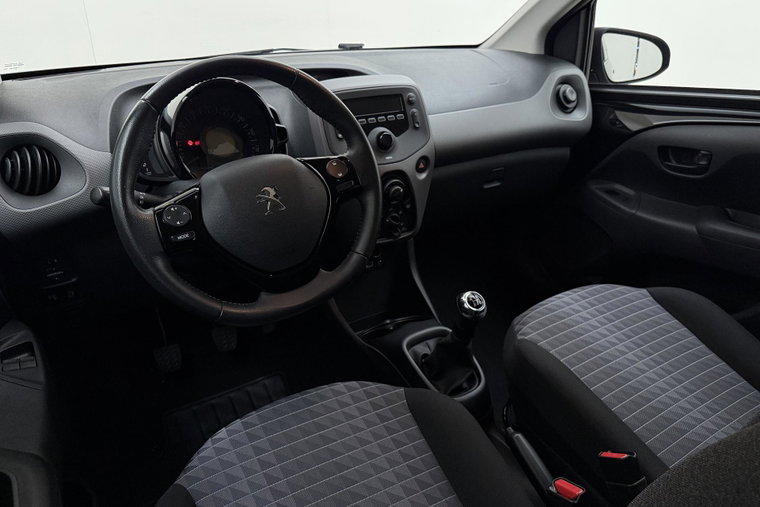 Vehicle Image 16