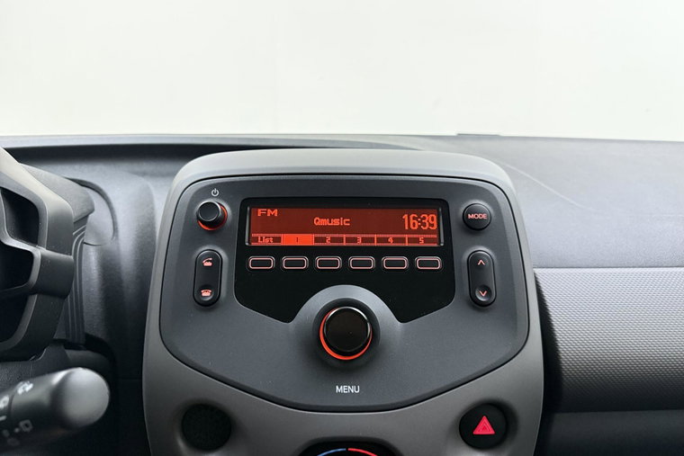 Vehicle Image 23