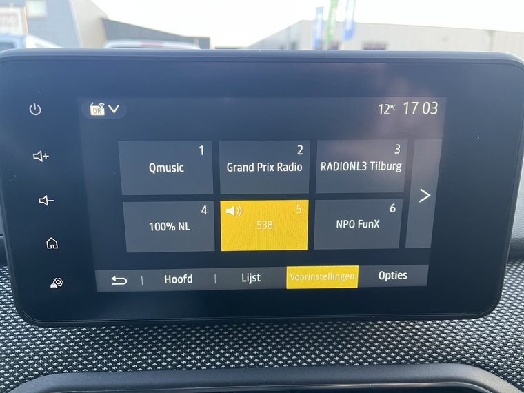 Vehicle Image 35