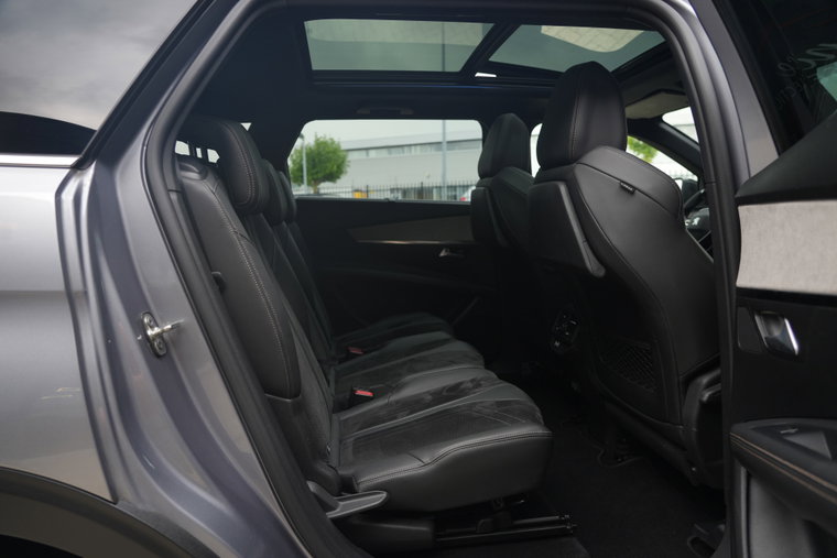Vehicle Image 25