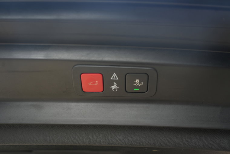 Vehicle Image 32