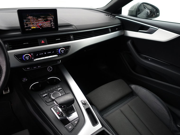 Vehicle Image 8