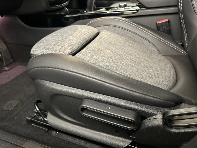 Vehicle Image 38