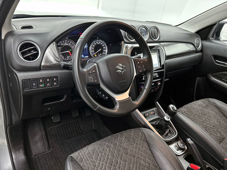 Vehicle Image 12