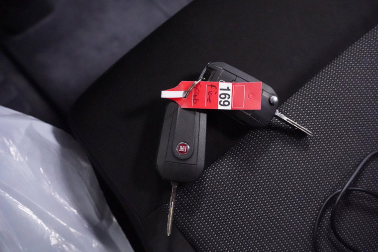 Vehicle Image 40