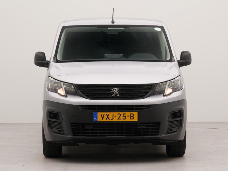 Vehicle Image 32