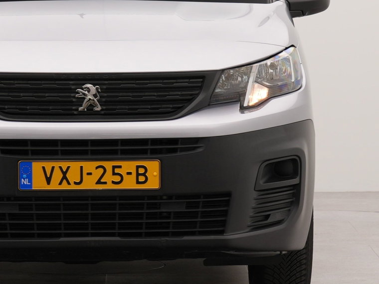 Vehicle Image 38