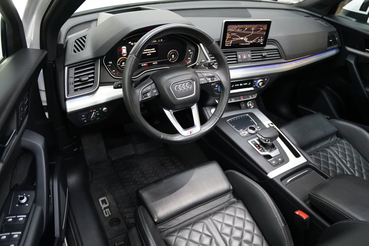 Vehicle Image 12