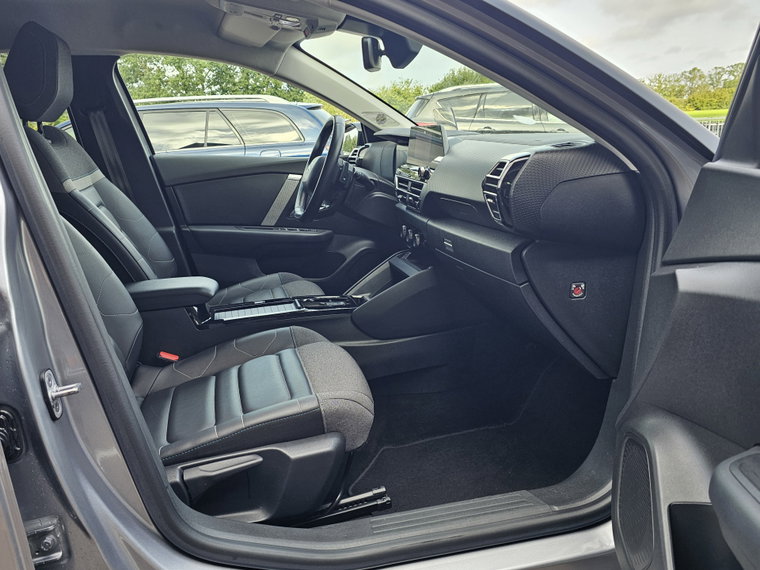 Vehicle Image 33