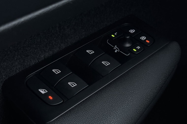 Vehicle Image 38
