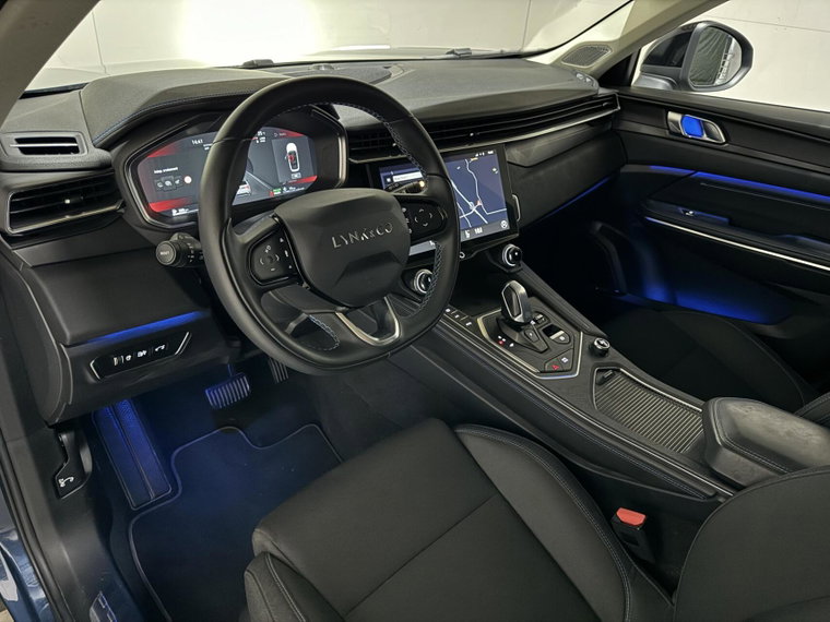 Vehicle Image 16