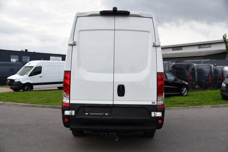 Vehicle Image 28