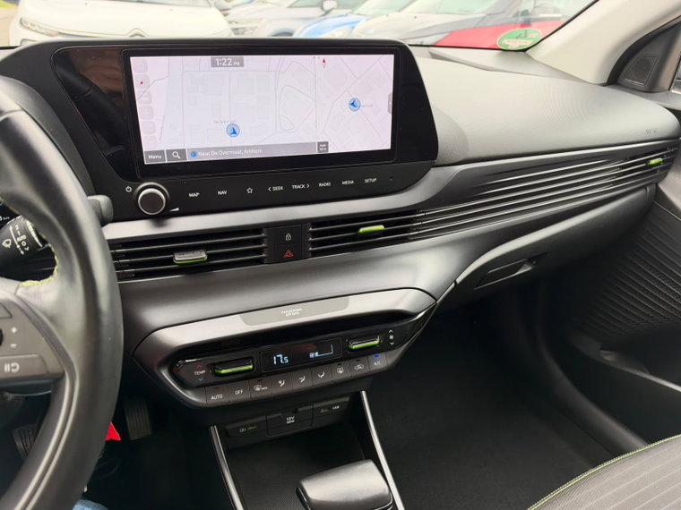 Vehicle Image 15