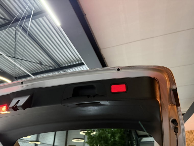 Vehicle Image 22