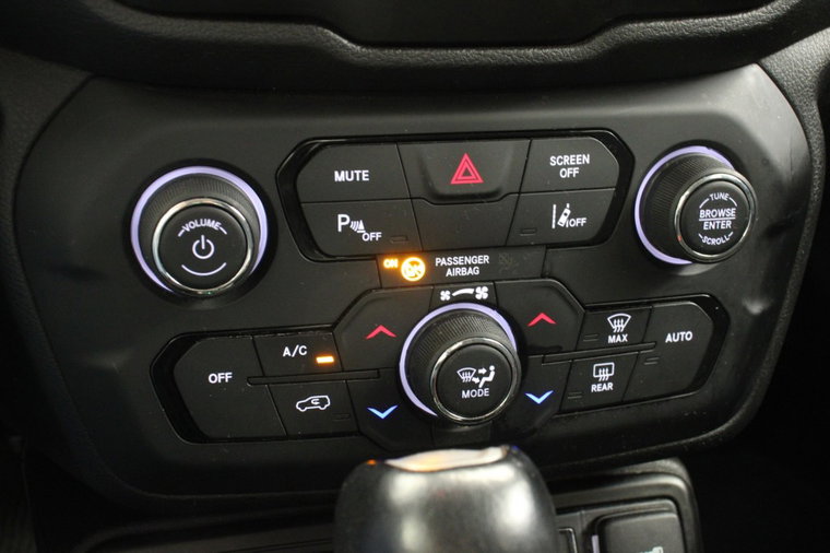 Vehicle Image 25