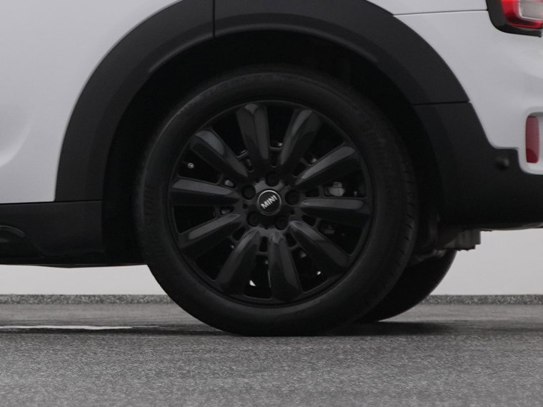 Vehicle Image 40