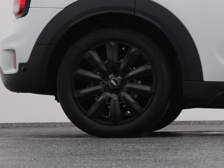 Vehicle Image 41