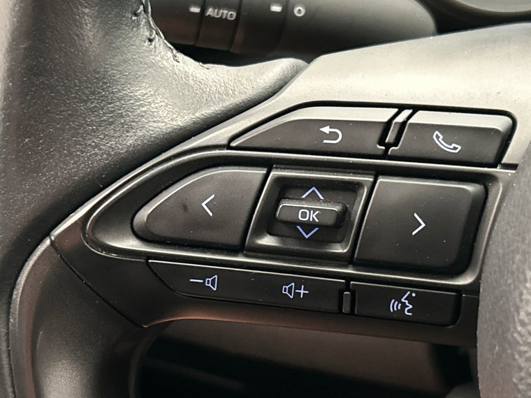 Vehicle Image 25