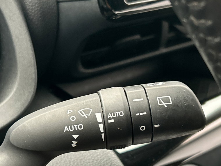Vehicle Image 32