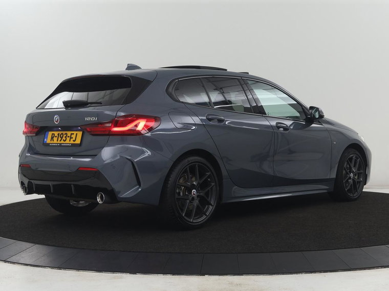 Vehicle Image 38