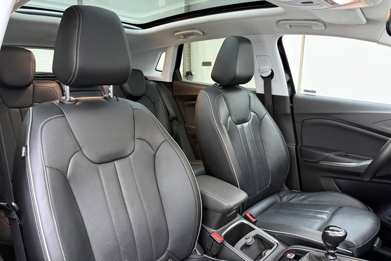 Vehicle Image 14