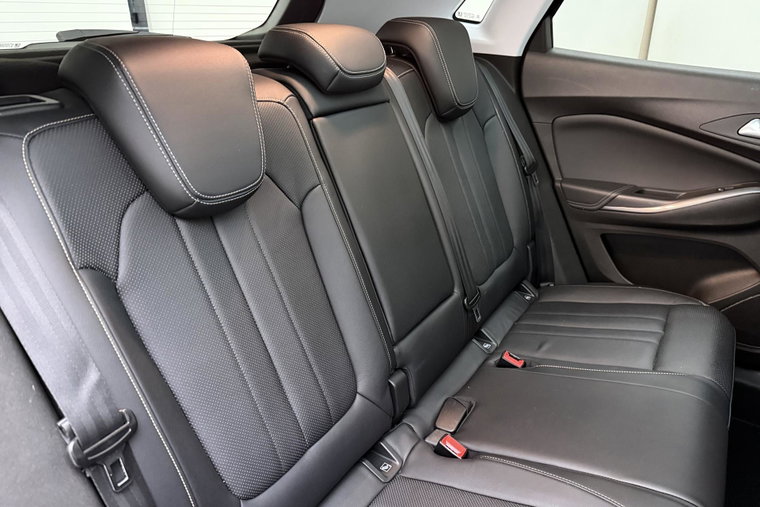 Vehicle Image 16