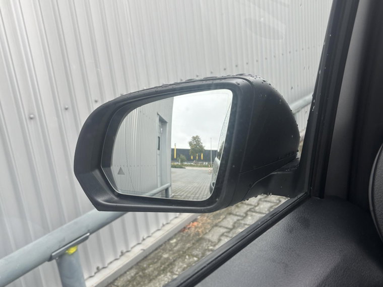 Vehicle Image 28