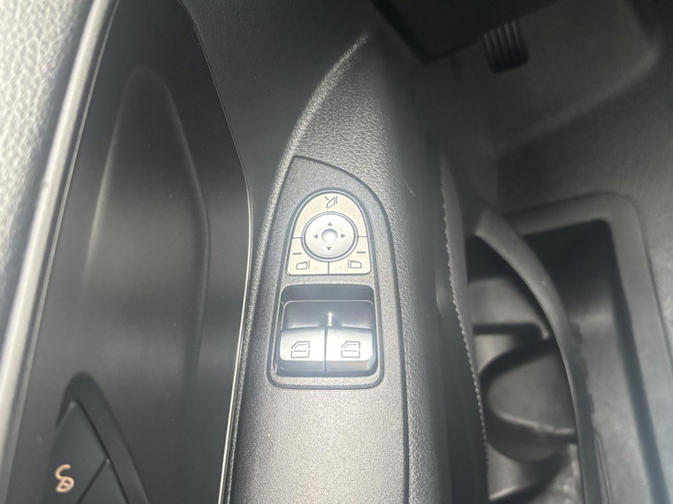 Vehicle Image 29