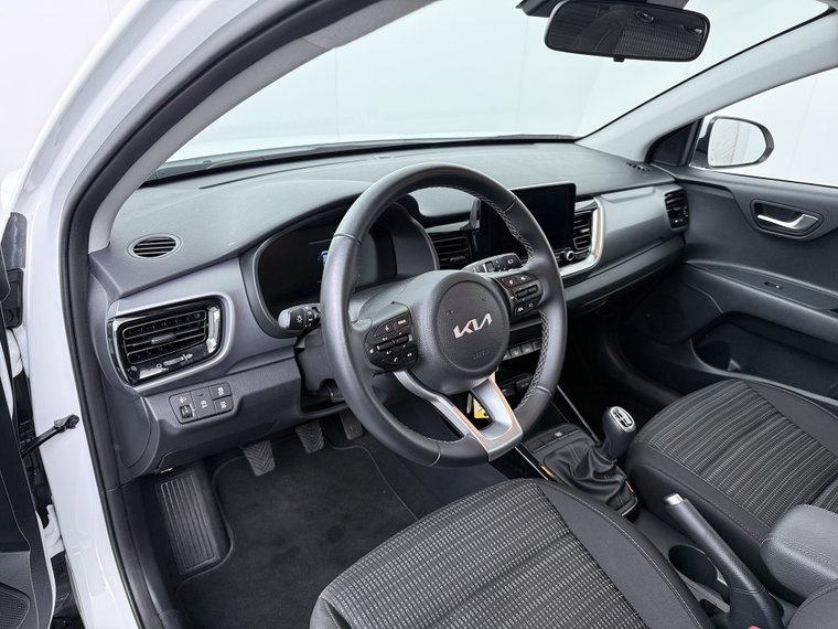 Vehicle Image 17