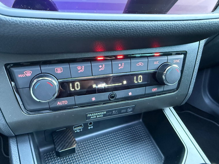 Vehicle Image 26
