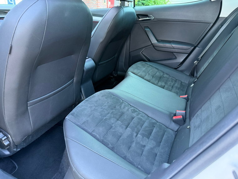 Vehicle Image 32