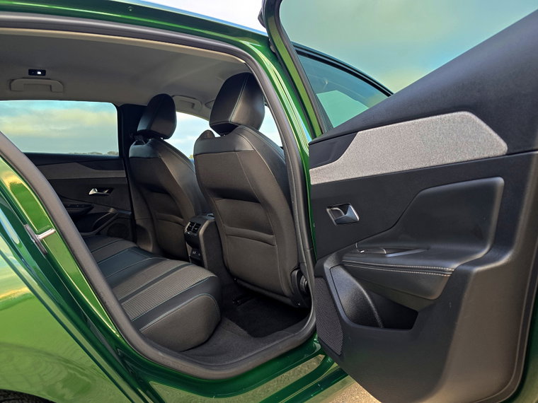 Vehicle Image 32
