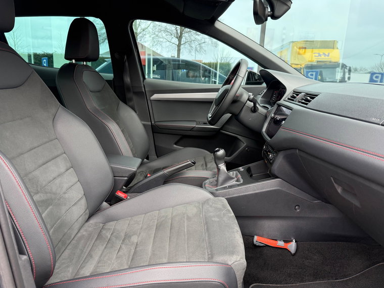 Vehicle Image 32