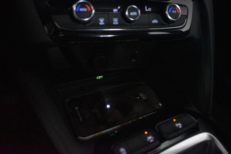 Vehicle Image 25
