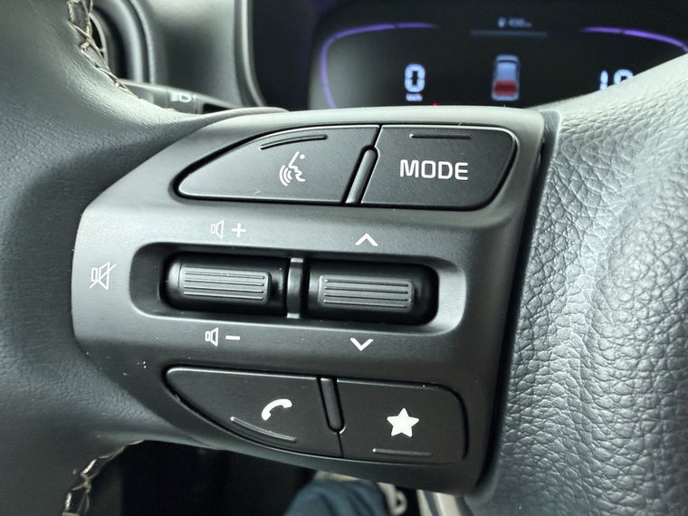 Vehicle Image 28